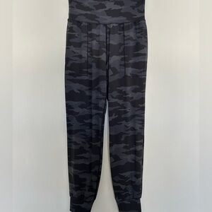 Athleta Salutation Jogger Black Camo Size XS